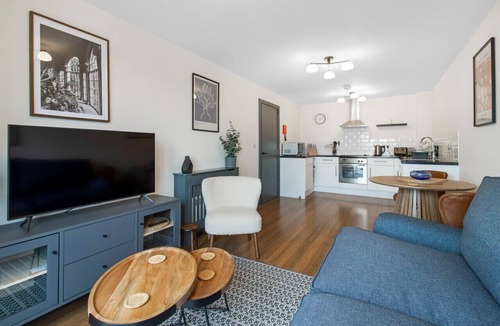 Cheltenham Apartment | Central 1 BD + Sofa Bed - 2 mins to Centre