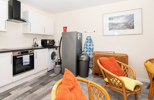 Newington Apartment | Central 2-Bed Flat near Edinburgh’s Highlights