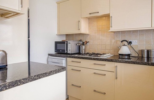 Cheltenham House | Central 2 Bed House with Garden and Free Parking