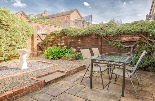 Cheltenham House | Central 2 Bed House with Garden and Free Parking