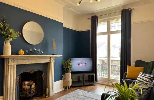Leamington Spa Apartment | Central 2bed En-suite Apartment with Free Parking Leamington Spa