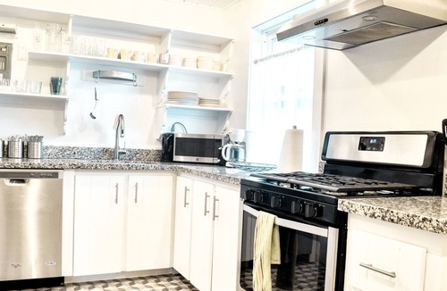 Governor's Harbour House | Central 3 bed house with pool & enclosed garden