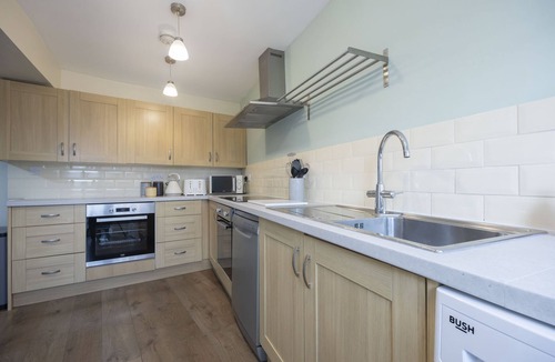 Gloucester House | Central 5 Bedroom Home Close to Gloucester City