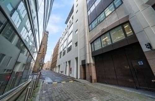 Farringdon Apartment | Central and Elegant City Apt with Balcony