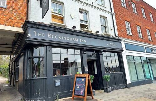 Buckingham Apartment | Central Apt #7 Free Parking + Fast Wifi + SmartTV