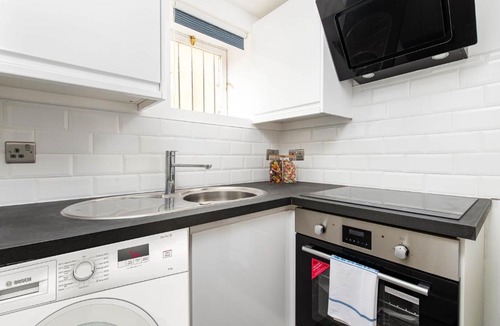 Southville Apartment | Central Basement Flat-Parking-By FabAccommodation