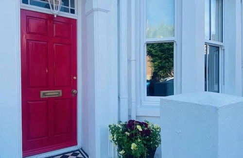 Brighton House | Central Brighton Stunning Townhouse with Parking, Fast Wifi & Garden