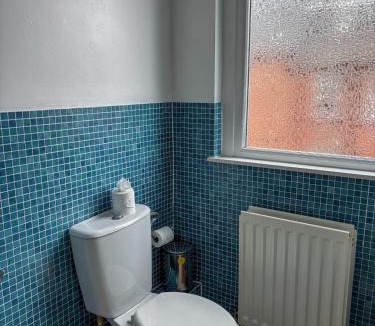 Leeds House | Central Horsforth Stone Cottage - 10 mins from LBA
