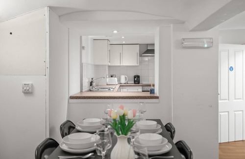 Pontrilas House | Central House, Near Train & Fun!