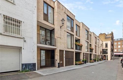 Marylebone Villa | Central London Designer Home w Game Room and AC