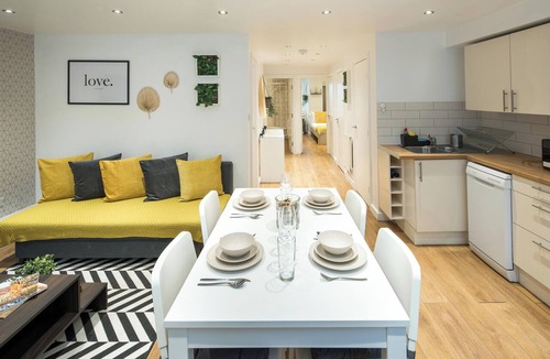 Bryanston and Dorset Square Apartment | Central London Gem | Sleeps 8 | Hyde Park | London