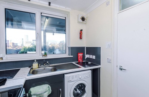 Belle Vue Apartment | Central Manchester Apartment with Fast WiFi and Balcony Views