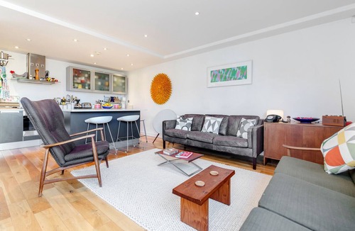 Newington Apartment | Central & Secure 2BR 2Bath flat minutes from the London Eye!