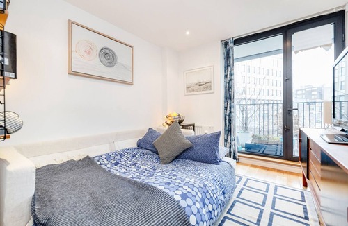 Newington Apartment | Central & Secure 2BR 2Bath flat minutes from the London Eye!