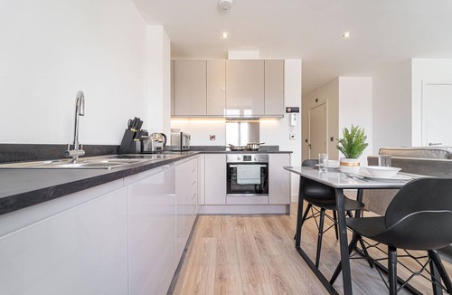 Barnt Green Apartment | Central Solihull 2-Bed | Parking WiFi NEC