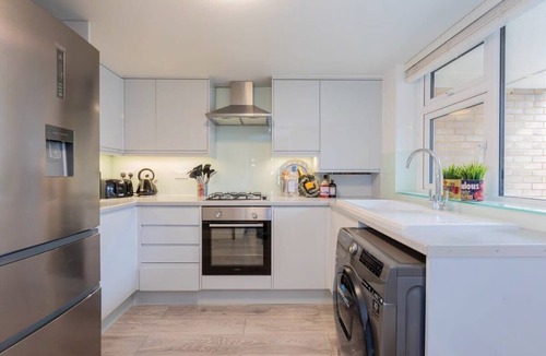 Windsor Apartment | Central Windsor Modern Garden Flat - By Tempstay