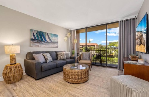 Kihei House | Centrally Located Modern Vistas