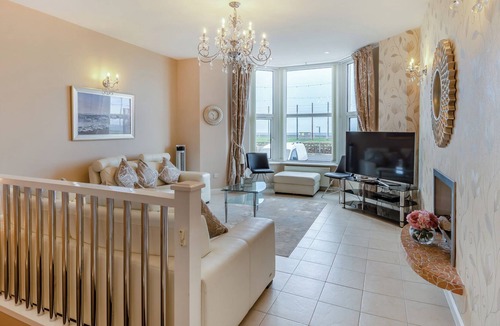 Bispham Cottage | CHAMPAGNE SUITE, country holiday cottage, with a garden in Bispham