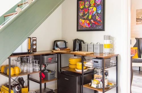 Hawkinge Ski Chalet | Channel View by Bloom Stays - sleeps 2 guests in 1 bedroom