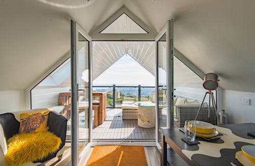 Hawkinge Ski Chalet | Channel View by Bloom Stays - sleeps 2 guests in 1 bedroom