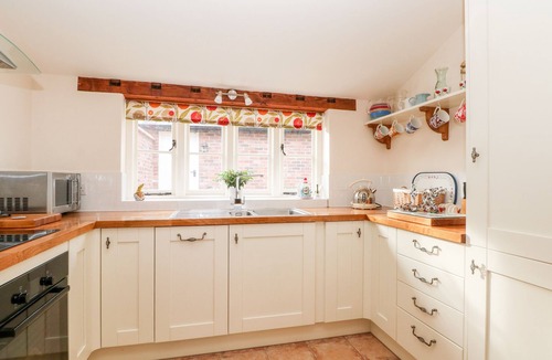 Bunbury Cottage | CHAPEL COTTAGE, pet friendly, character holiday cottage in Bunbury