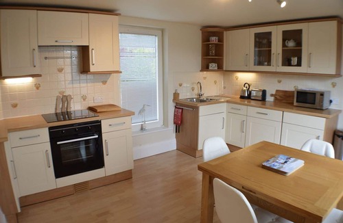 Dartmouth House | Chapel House - Stunning River Views - Sunny Balcony - Parking Nearby