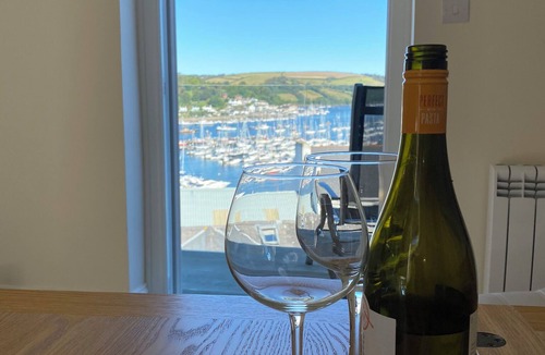 Dartmouth House | Chapel House - Stunning River Views - Sunny Balcony - Parking Nearby