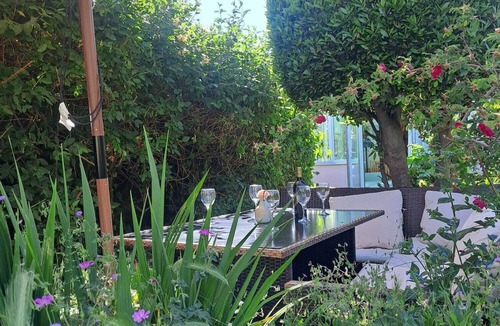 Wallingford House | Character Cottage with Private Garden