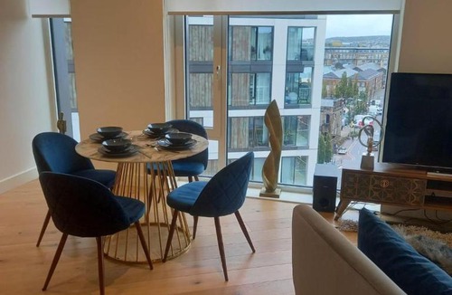 Stonebridge Apartment | Charming 1-Bedroom Apartment with City View in Central London