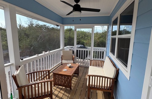 Green Turtle Cay Cottage | Charming 2-bedroom cottage in Green Turtle Cay across the street from Coco Bay