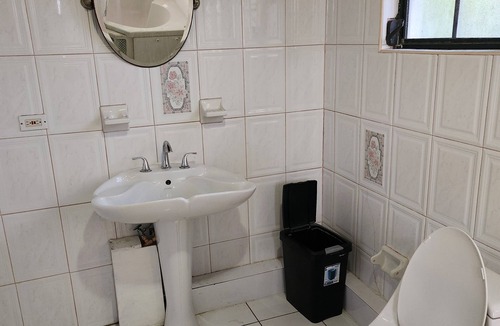 Nassau Bed & Breakfast | Charming 2-bedroom bed & breakfast in brilliant Nassau with AC, WiFi