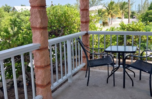 Staniel Cay House | Charming 2-Bedroom House in Tranquil Staniel Cay near Thunderball Grotto