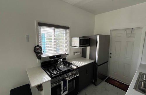 Farmer's Hill Cottage | Charming 2-bedroom cottage in Exuma with AC located next to a 3 mile beach