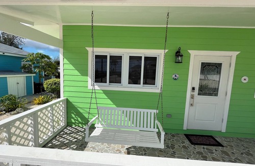 Farmer's Hill Cottage | Charming 2-bedroom cottage in Exuma with AC located next to a 3 mile beach