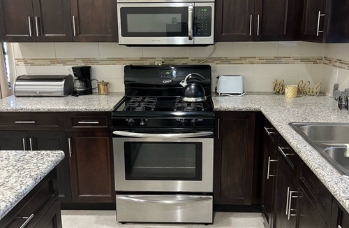 Nassau House | Charming 2-bedroom townhome in Nassau with WiFi, AC. Relax and unwind