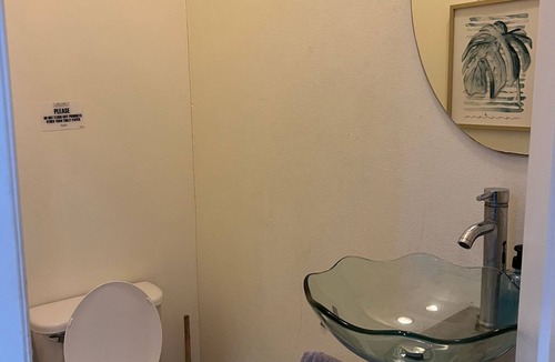 Nassau House | Charming 2-bedroom townhome in Nassau with WiFi, AC. Relax and unwind