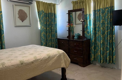 Nassau House | Charming 2-bedroom townhome in Nassau with WiFi, AC. Relax and unwind