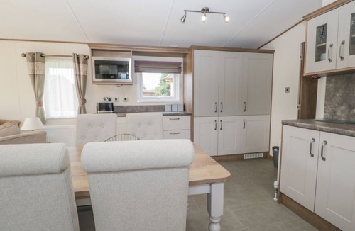 South Lakeland Leisure Village Cabin | Charming 22 Sherwood Home in Warton