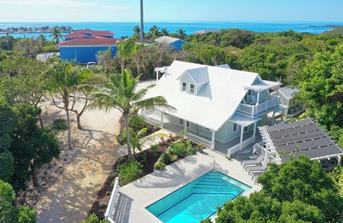 Governor's Harbour Villa | Charming 2BR Island Cottage w/Pool & Generator, great Wifi & Central Location!