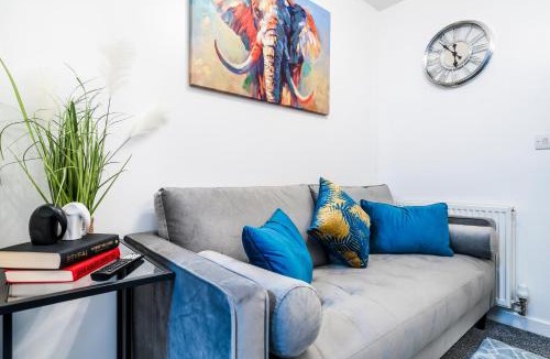 Oadby House | Charming 3-Bed House, Accommodates 6, Fast Wi-Fi, Perfect for Long Term Stays