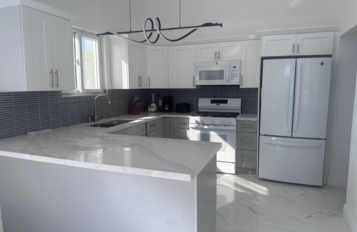 Farmer's Hill Villa | Charming 3-bedroom house in Ocean Addition West.