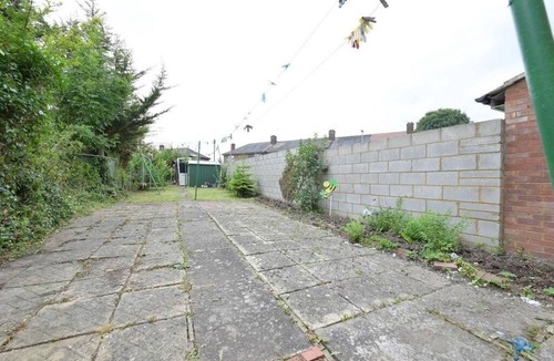 Luton House | Charming 3-bedroom house 8 min away from Luton station, Mall and Luton Airport