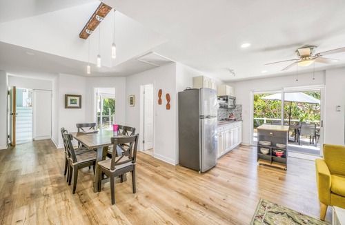 Windsor Park Apartment | Charming 3 Bedroom Suite 200 steps to Beach, car available