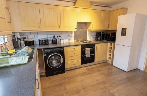Gloucester House | Charming 5-Bedroom Townhouse in Central Gloucester