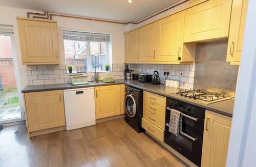 Gloucester House | Charming 5-Bedroom Townhouse in Central Gloucester