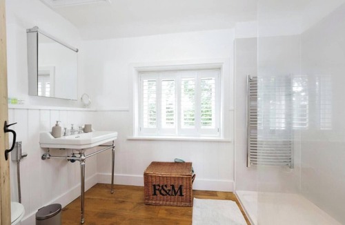 Amersham House | Charming 5BR Farmhouse Retreat in Amersham