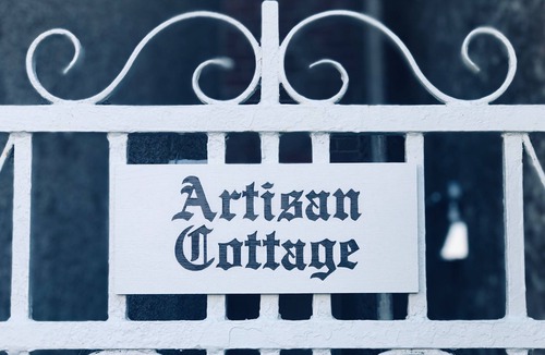 Chippenham Cottage | Charming Artisan Cottage | Historic Stay Near Bath, Castle Coombe & Lacock