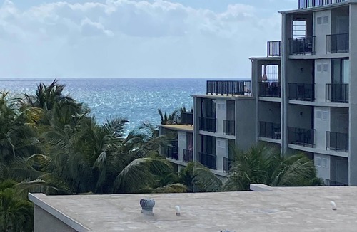 Williams Town Condo | Charming beach front condo, Freeport ,Coral Beach, with AC/WiFi, salon/spa, pool