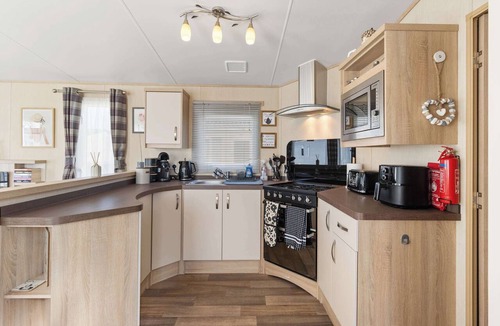 Pevensey Ski Chalet | Charming Beachside Chalet close to clubhouse
