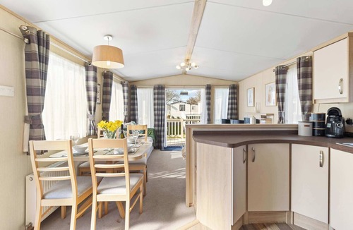 Pevensey Ski Chalet | Charming Beachside Chalet close to clubhouse